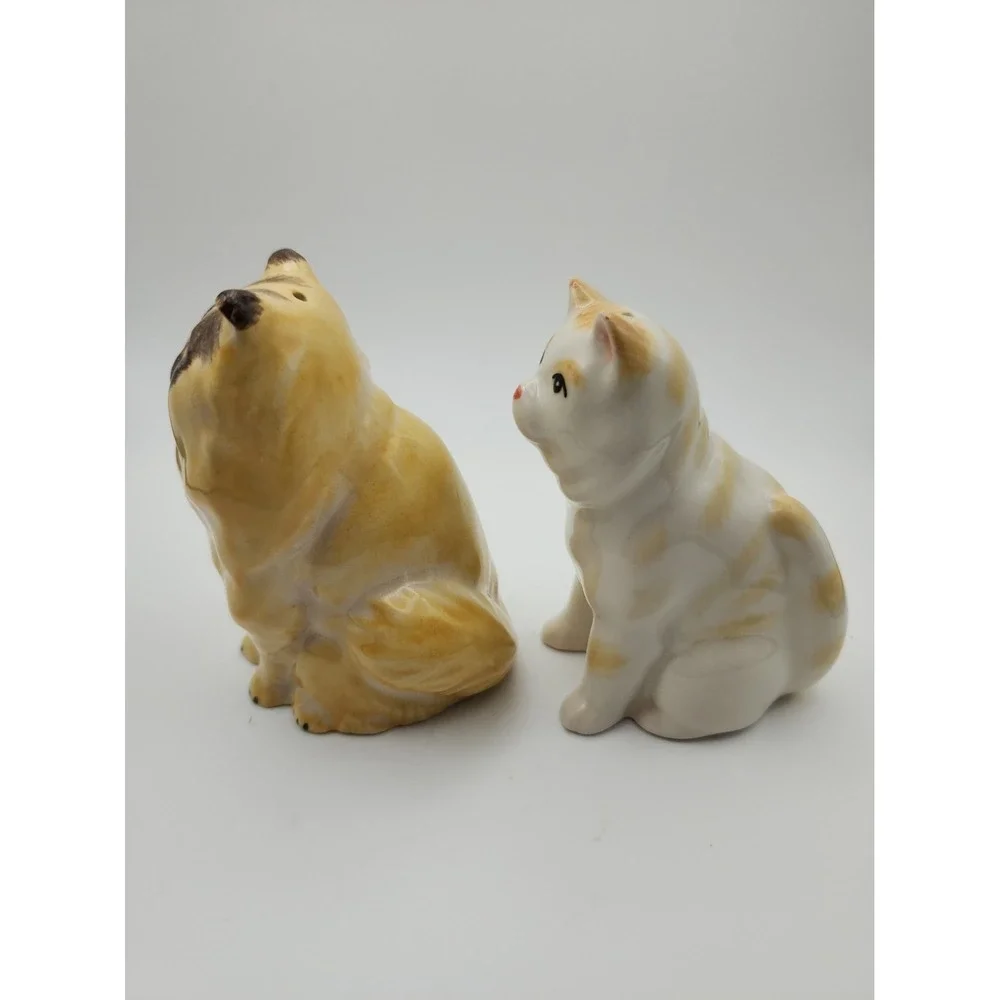 Novelty Cat Salt and Pepper Set. Made In Taiwan. Vintage Style Cat Decor